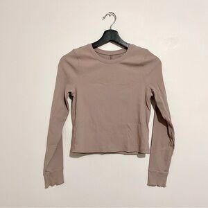 OUTDOOR VOICES Superform Rib Lettuce Long Sleeve Active Crop Top (Mocha Pink, S)